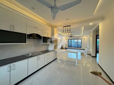 Beautiful house with great architectural design.  Brand new not used at all.