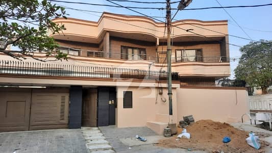 11000 sq ft office available for rent VIP location of shaheede millat road