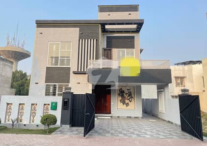 بحریہ آرچرڈ لاہور میں 5 کمروں کا 10 مرلہ مکان 3.9 کروڑ میں برائے فروخت۔