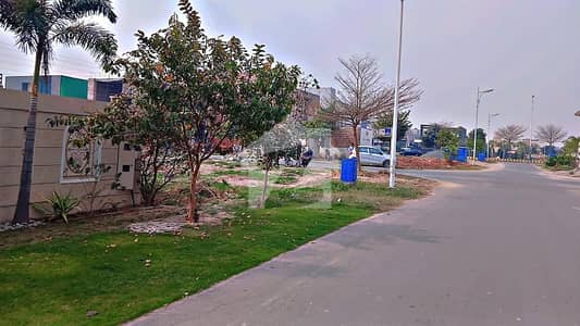 1+1 Kanal Pair Surrounding Houses Available in Phase 7 Block Y in numbering 3800 Near Park Available For Sale Pls Contact For Any Requirement Fair Deal InshAllah
