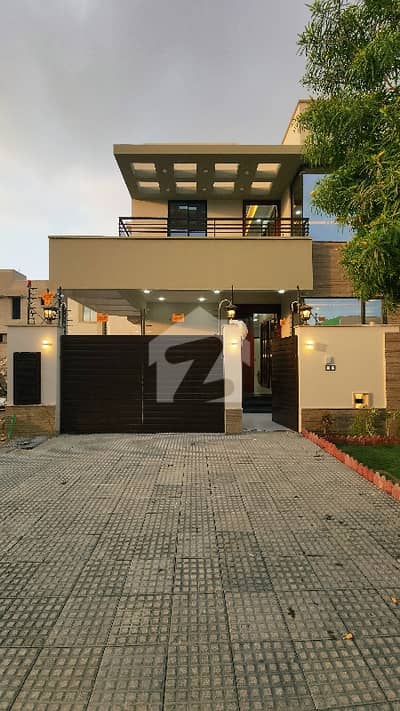Designer Top Class 5 bed Villa with Mumty A+ Build Quality Exclusive Paint Job Prime location for sale in Bahria town karachi