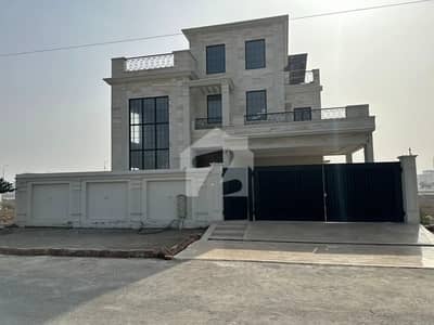 ڈی ایچ اے فیز 1 ۔ سیکٹر ایچ ڈی ایچ اے فیز 1,ڈی ایچ اے ڈیفینس,ملتان میں 6 کمروں کا 1 کنال مکان 5.0 کروڑ میں برائے فروخت۔