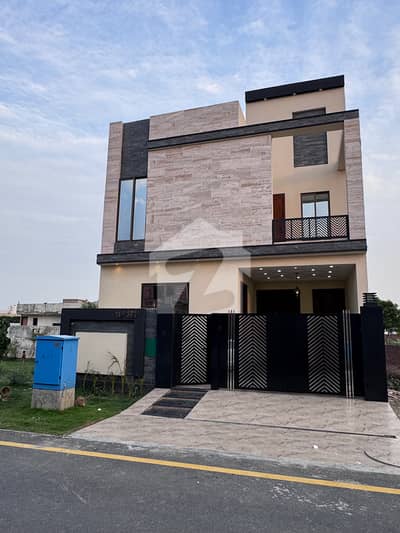 5 Marla Modern House For Sale in Bahria Nasheman