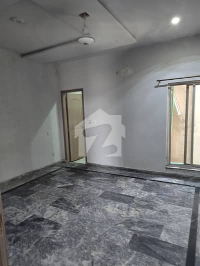 کیولری گراؤنڈ لاہور میں 4 کمروں کا 8 مرلہ مکان 2.85 کروڑ میں برائے فروخت۔