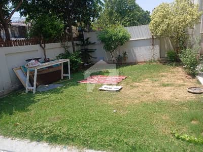 f10 size 600 tiles flooring 6beds Rent 57000 Real pic near to markaz