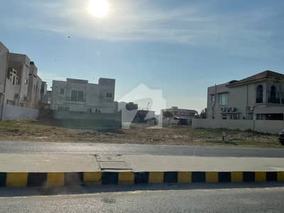 ڈی ایچ اے فیز 6 - بلاک سی فیز 6,ڈیفنس (ڈی ایچ اے),لاہور میں 1 کنال رہائشی پلاٹ 7.3 کروڑ میں برائے فروخت۔