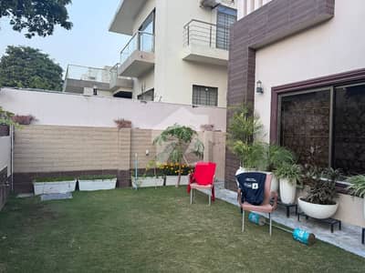 5 bedroom Double Unit house For Sale