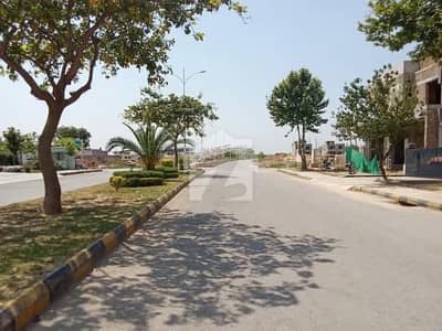 بحریہ ٹاؤن ۔ سوِک سینٹر بحریہ ٹاؤن فیز 4,بحریہ ٹاؤن راولپنڈی,راولپنڈی میں 10 مرلہ کمرشل پلاٹ 15.0 کروڑ میں برائے فروخت۔