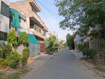 5 Marla residecial best location Near Park Market And Mosque Plot For Sale