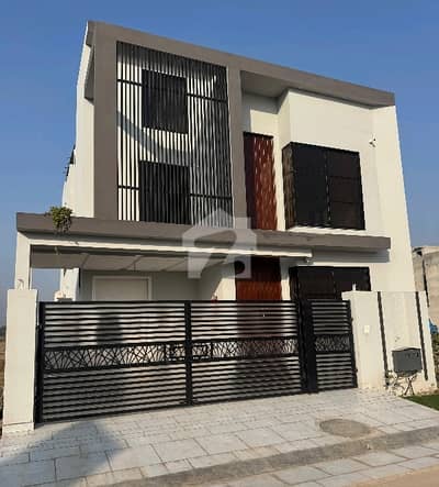 Corner DHA Phase 1 - Sector B1 10 Marla House Up For sale
