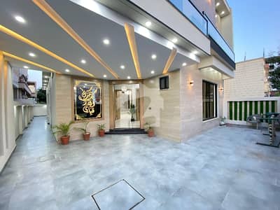 10 Marla Brand New Luxury Double Unite House With Gas For Rent
