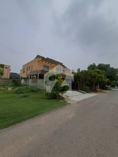 ڈی ایچ اے فیز 8 - بلاک زیڈ 1 ڈی ایچ اے فیز 8,ڈیفنس (ڈی ایچ اے),لاہور میں 1 کنال رہائشی پلاٹ 2.75 کروڑ میں برائے فروخت۔