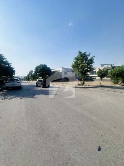 21 marla residential plot corner-main boulevard for sale
