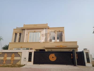 ONE KANAL CORNER LAVISH HOUSE FOR SALE AVAILABLE AT TOP LOCATION OF BAHRIA ORCHARD PHASE 4