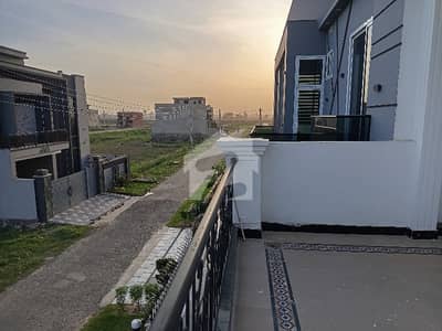 ڈی سی کالونی گوجرانوالہ میں 3 کمروں کا 5 مرلہ مکان 2.1 کروڑ میں برائے فروخت۔