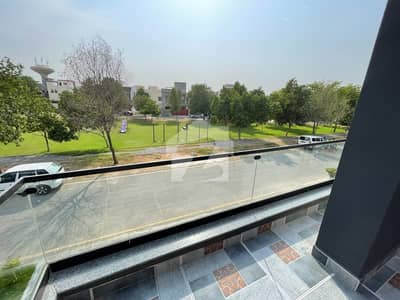 A LAVSH EIGHT MARLA PARK FACING HOUSE AT PRIME LOCATION OF PHASE 2 BAHRIA TOWN LAHORE