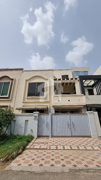 A FIVE MARLA HOUSE NEAR TO MCDONALD'S, RAINBOW STORE AND PARK AVAILABLE FOR SALE IN BB BLOCK BAHRIA TOWN LAHORE LAHORE