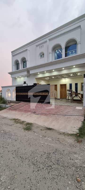 ای ۔ 18 اسلام آباد میں 6 کمروں کا 10 مرلہ مکان 3.15 کروڑ میں برائے فروخت۔