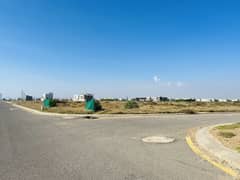 300 yards plot On Sahil street available for sale
