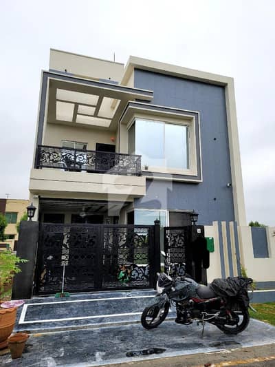 I SELL 5 MARLA SLIGHTLY USED HOUSE IN BAHRIA ORCHARD LAHORE. PHASE 2 G-BLOCK