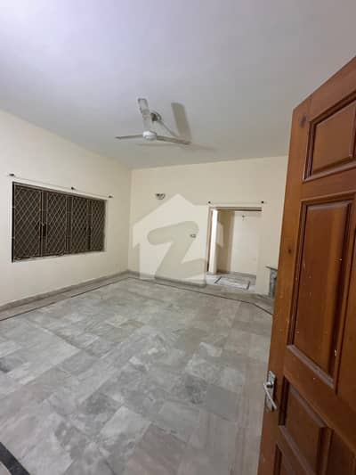 چکلالہ سکیم 3 چکلالہ سکیم,راولپنڈی میں 5 کمروں کا 10 مرلہ مکان 3.0 کروڑ میں برائے فروخت۔