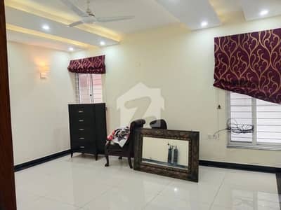 BEAUTIFUL LOCATION PARK FACE HOUSE FOR SALE