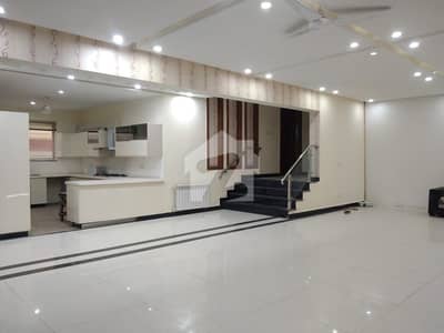 BEAUTIFUL LOCATION PARK FACE HOUSE FOR SALE