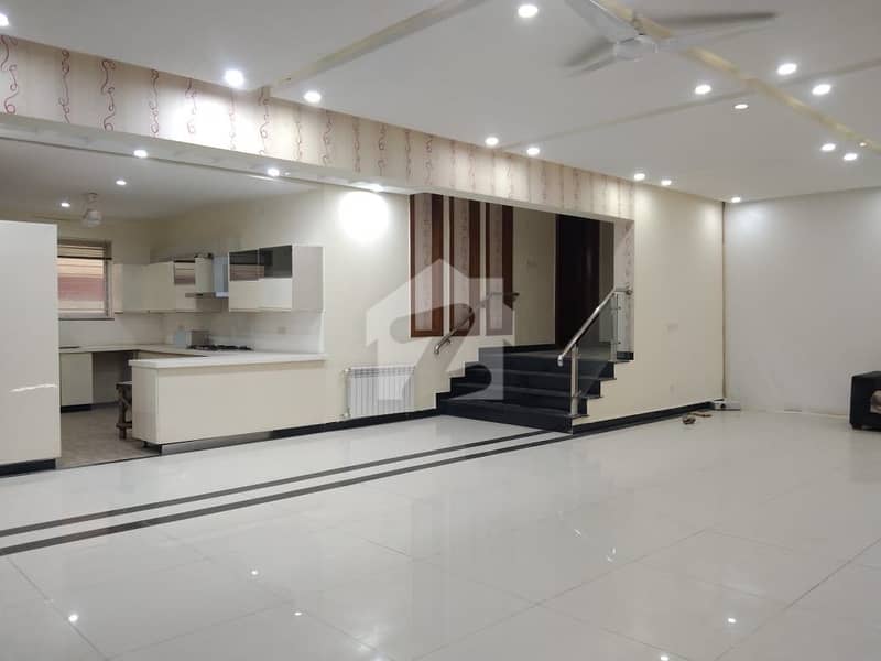 BEAUTIFUL LOCATION PARK FACE HOUSE FOR SALE BEAUTIFUL LOCATION PARK FACE HOUSE FOR SALE