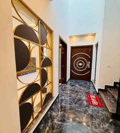 10 Marla Ideal Luxury Single Unit House For Sale