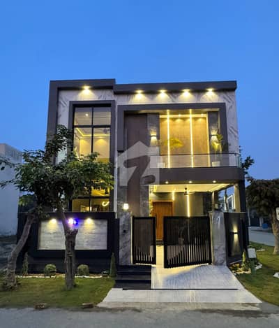 5 MARLA BRAND NEW ULTRA MODERN HOUSE FOR SALE NEAR TO PARK