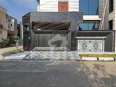 گرین ویلی سمندری روڈ,فیصل آباد میں 8 مرلہ Studio مکان 3.95 کروڑ میں برائے فروخت۔ گرین ویلی سمندری روڈ,فیصل آباد میں 8 مرلہ Studio مکان 3.95 کروڑ میں برائے فروخت۔