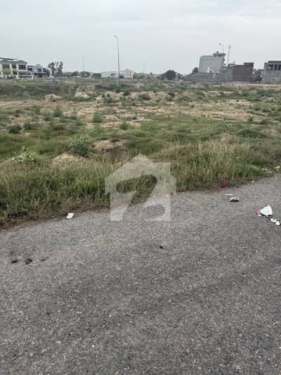 One kanal near Oval commercial investor price plot for sale