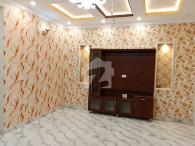 پی جی ای سی ایچ ایس فیز 2 پنجاب گورنمنٹ ایمپلائیز سوسائٹی,لاہور میں 5 کمروں کا 10 مرلہ مکان 4.4 کروڑ میں برائے فروخت۔