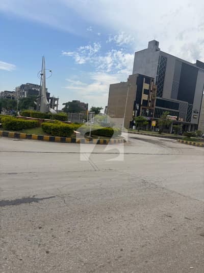 بحریہ ٹاؤن فیز 8 - ہل ٹاپ کمرشل بحریہ ٹاؤن فیز 8,بحریہ ٹاؤن راولپنڈی,راولپنڈی میں 5 مرلہ کمرشل پلاٹ 2.9 کروڑ میں برائے فروخت۔