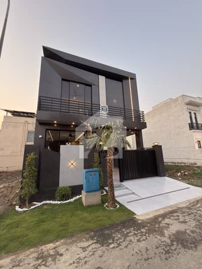 5 MARLA MODERN ELEVATION HOUSE | PRIME LOCATION NEAR TO MOSQUE & PARK | DHA 9 TOWN