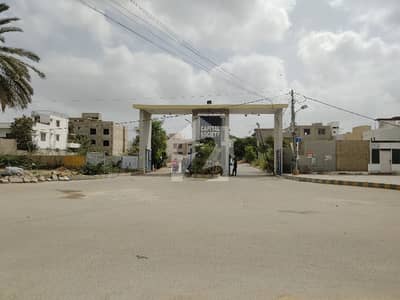 577 sq/yds Corner plot 40 40 ft Road