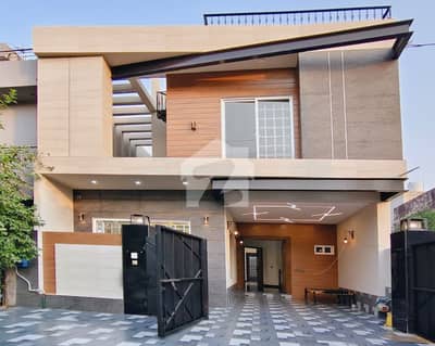 8 Marla Brand New Ultra Modern House for Sale in Johar Town Phase-2 on 65 Fee Road Near to Main Road or Walking Emporium Mall or Lahore Expo Center AAA+++ Construction