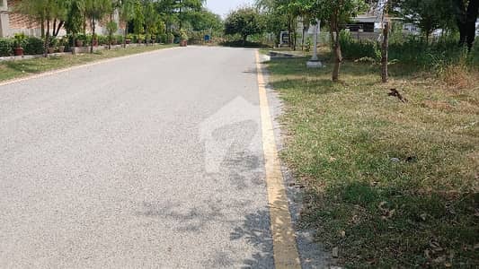 بی ۔ 17 اسلام آباد میں 1 کنال رہائشی پلاٹ 2.75 کروڑ میں برائے فروخت۔