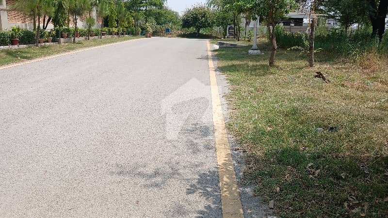 بی ۔ 17 اسلام آباد میں 1 کنال رہائشی پلاٹ 2.75 کروڑ میں برائے فروخت۔ بی ۔ 17 اسلام آباد میں 1 کنال رہائشی پلاٹ 2.75 کروڑ میں برائے فروخت۔