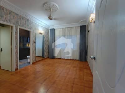 flat for rent badar commercial prime location corner building