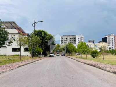 بحریہ انکلیو - سیکٹر سی 1 بحریہ انکلیو,بحریہ ٹاؤن,اسلام آباد میں 10 مرلہ رہائشی پلاٹ 2.25 کروڑ میں برائے فروخت۔