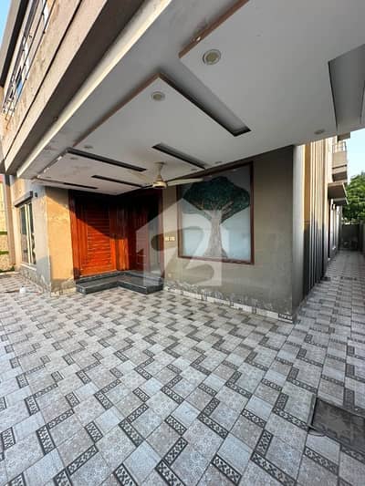 10 Marla Like A New House Available For Rent In Bahria Town Lahore