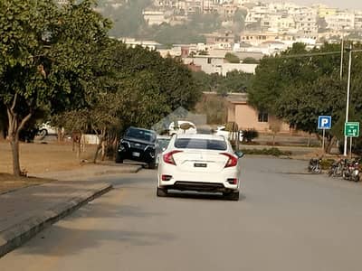 بحریہ ہلز بحریہ ٹاؤن فیز 8,بحریہ ٹاؤن راولپنڈی,راولپنڈی میں 4 کنال رہائشی پلاٹ 12.0 کروڑ میں برائے فروخت۔