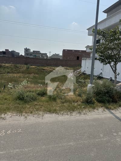 ڈی سی کالونی - ساون بلاک ڈی سی کالونی,گوجرانوالہ میں 11 مرلہ رہائشی پلاٹ 1.5 کروڑ میں برائے فروخت۔