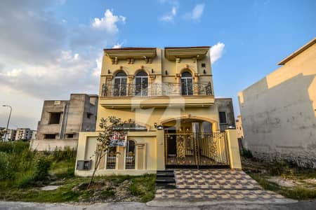 5 Marla SPANISH House Available For Rent Near To Park