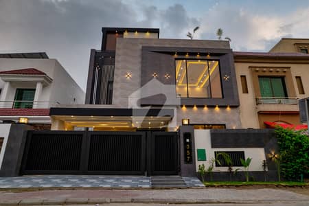 بحریہ ٹاؤن سیکٹر سی بحریہ ٹاؤن,لاہور میں 5 کمروں کا 10 مرلہ مکان 95.0 ہزار میں کرایہ پر دستیاب ہے۔