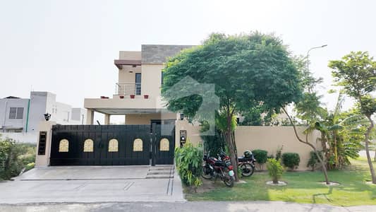 ڈی ایچ اے فیز 8 ڈیفنس (ڈی ایچ اے),لاہور میں 5 کمروں کا 1 کنال مکان 7.75 کروڑ میں برائے فروخت۔
