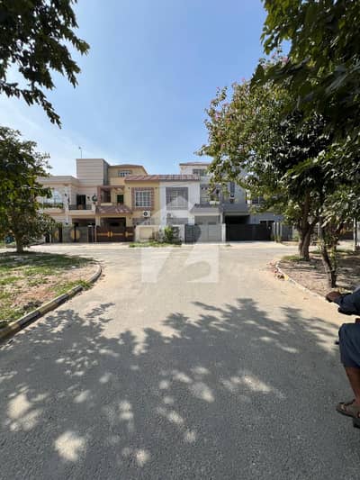 10 Marla Plot Available At Hot Location Near To park Mosque & Commercial At Reasonable Price In New Lahore City phase 2