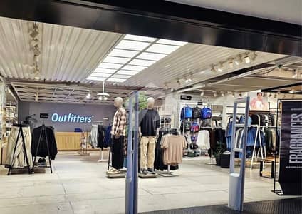 SHOP FOR SALE RUNNING ON HIGH RENT