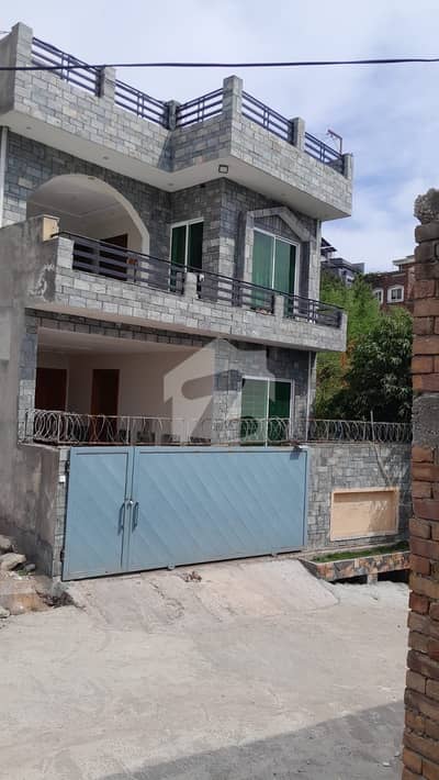بنی گالہ اسلام آباد میں 8 کمروں کا 10 مرلہ مکان 4.35 کروڑ میں برائے فروخت۔